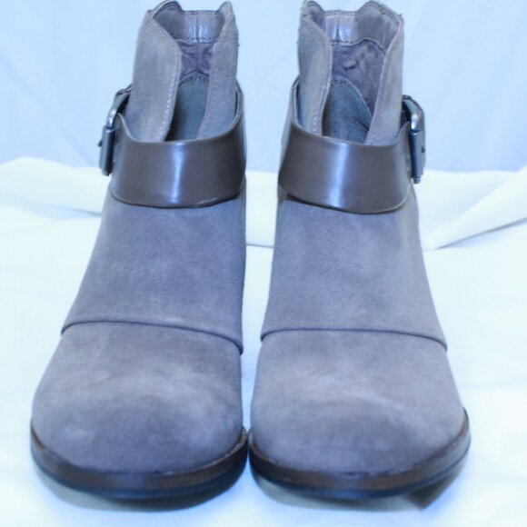 BCBG Paris Size 7.5 Brown Suede KERINAX Buckle Stacked Heel Ankle Boots EUC - Picture 11 of 12
